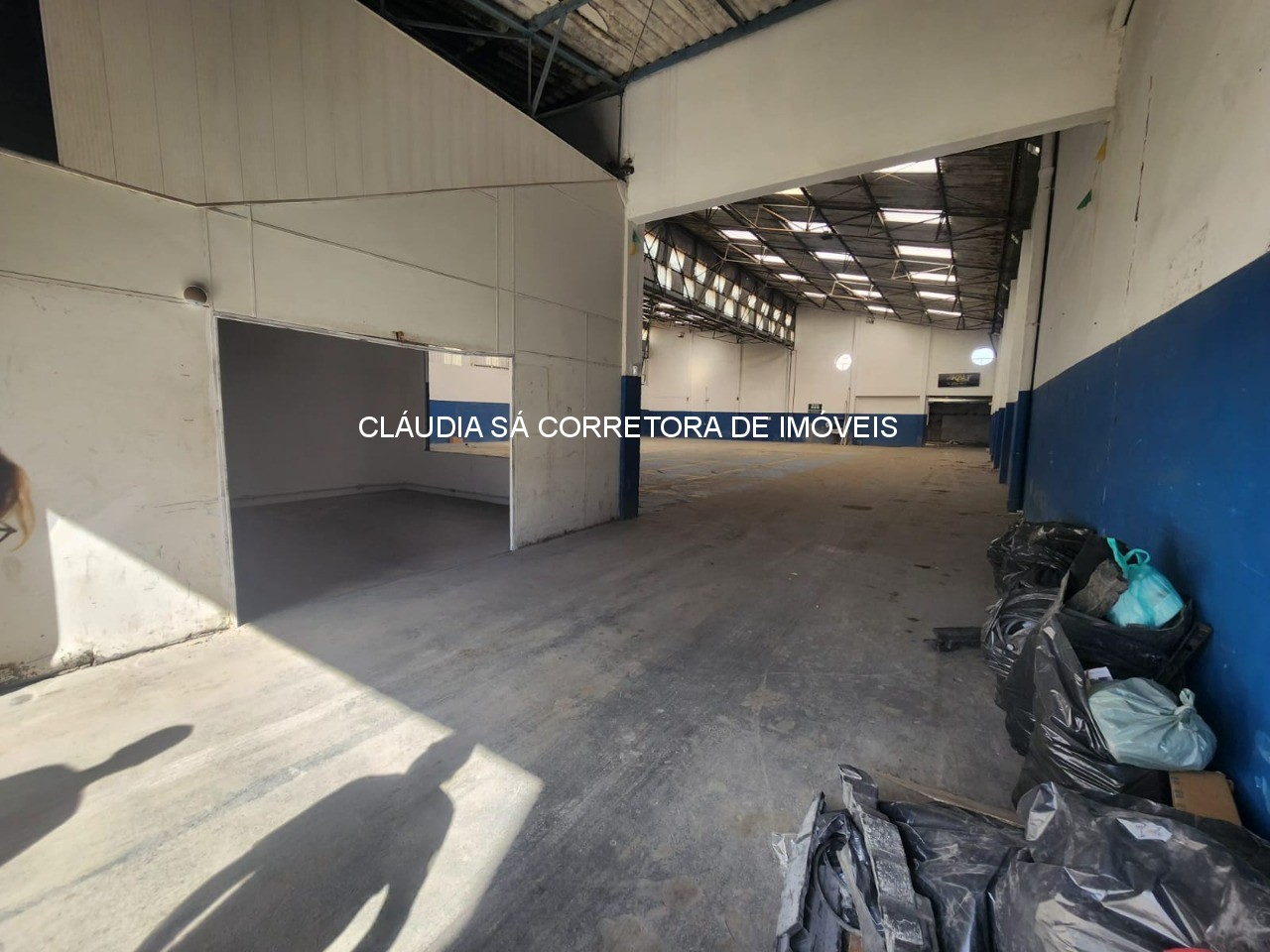 Galpão Comercial locação em São Paulo-SP, Vila Carrão: 3 Salas, 2 Banheiros, 10 Vagas, 1.500 m² de Área.
