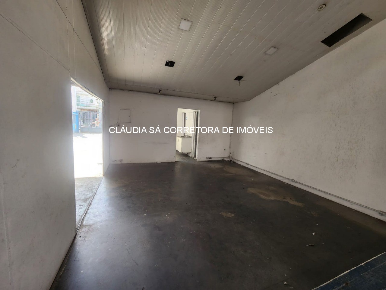 Galpão Comercial locação em São Paulo-SP, Vila Carrão: 3 Salas, 2 Banheiros, 10 Vagas, 1.500 m² de Área.