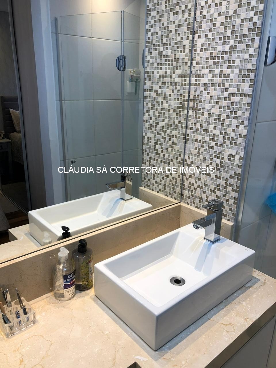 Apartamento à venda em São Paulo-SP, Vila Ivone: 2 quartos, 1 suíte, 1 sala, 2 banheiros, 1 vaga, 68m². Venha conferir!