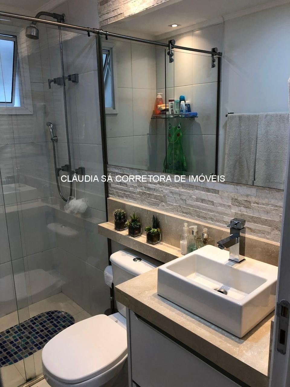 Apartamento à venda em São Paulo-SP, Vila Ivone: 2 quartos, 1 suíte, 1 sala, 2 banheiros, 1 vaga, 68m². Venha conferir!