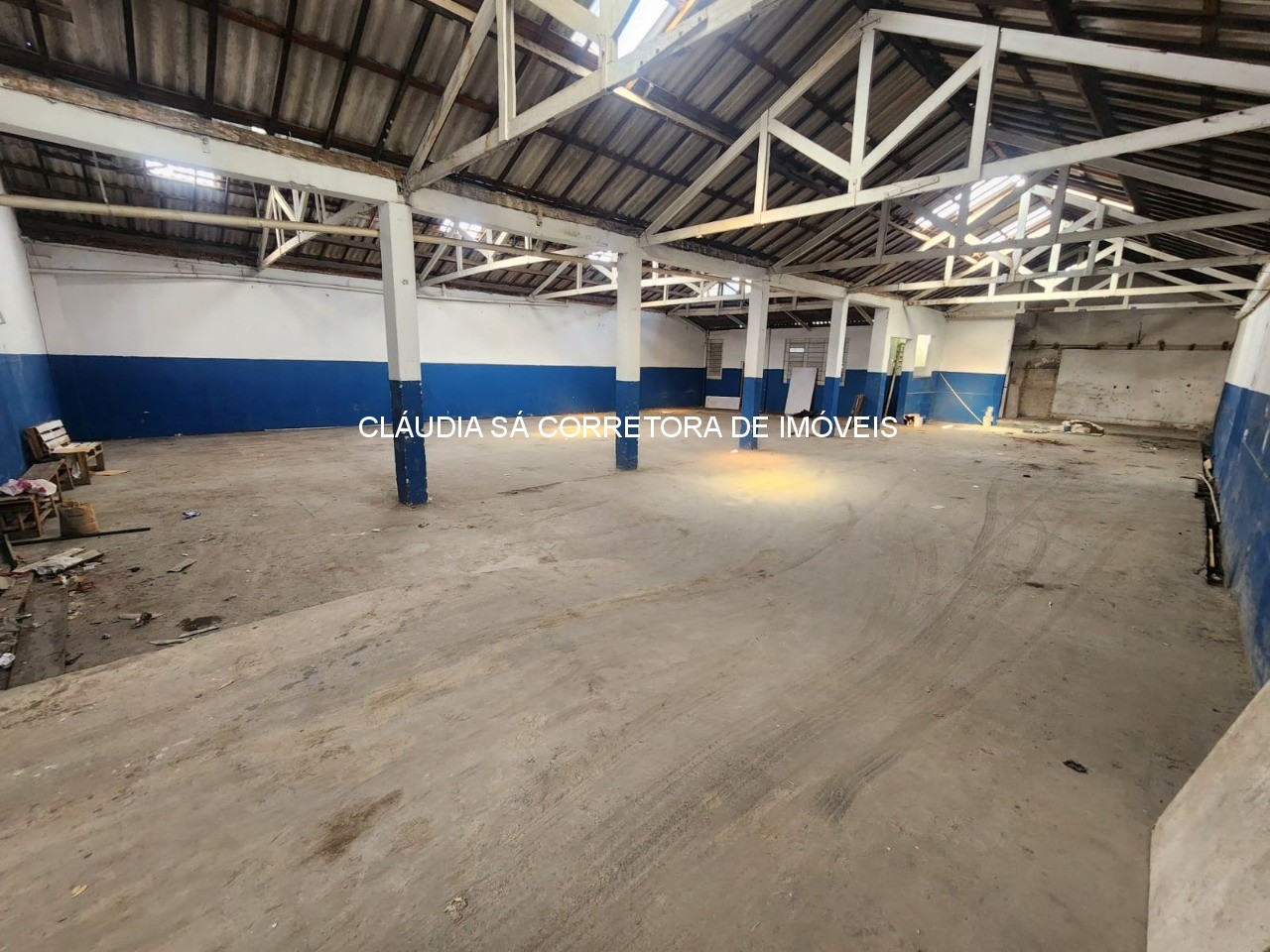 Galpão Comercial locação em São Paulo-SP, Vila Carrão: 3 Salas, 2 Banheiros, 10 Vagas, 1.500 m² de Área.