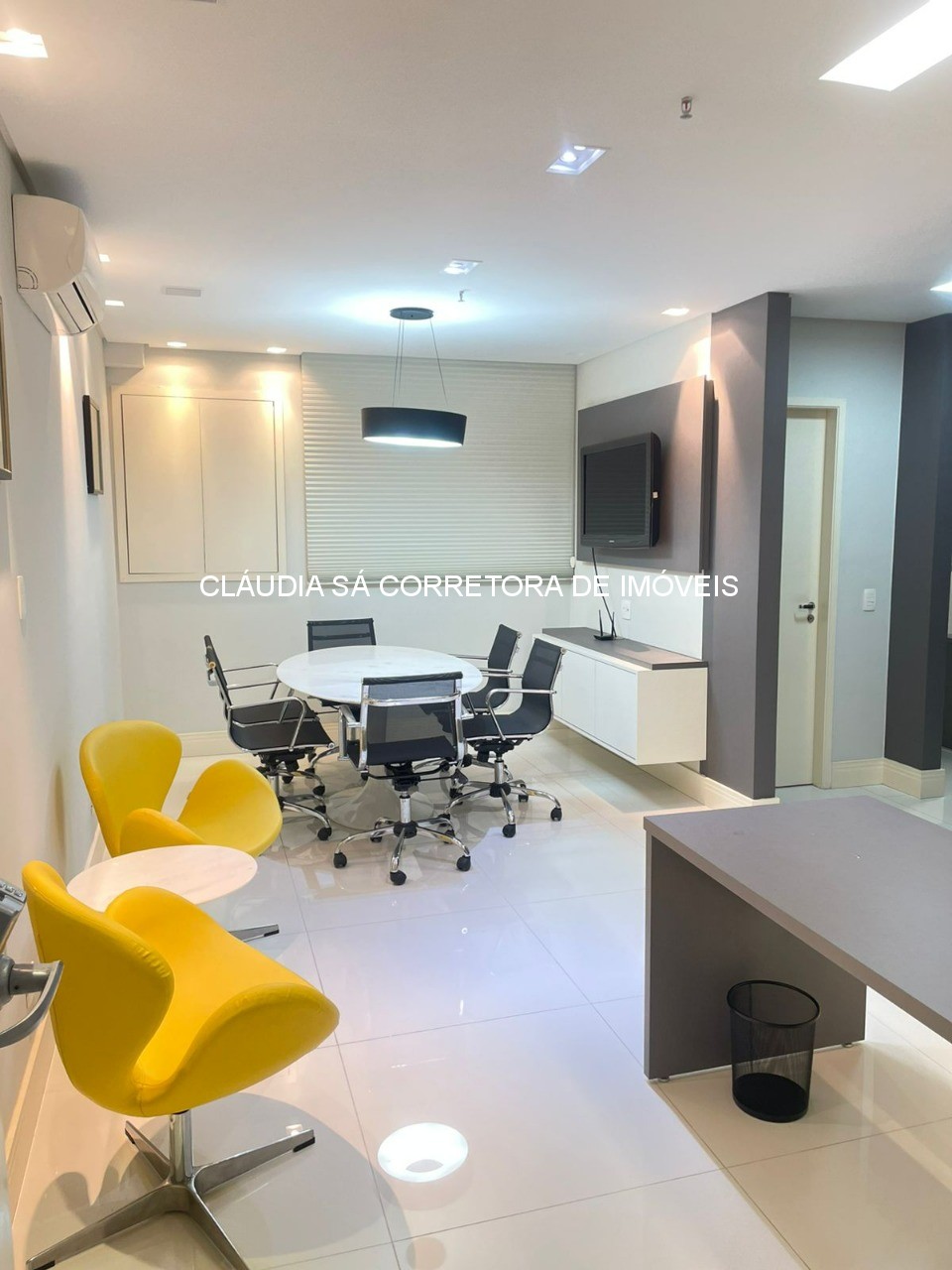 Sala Comercial de Alto Padrão no Jardim Anália Franco: Venda ou Locação - 1 Sala, 1 Banheiro, 1 Copa, 1 Vaga de Garagem - 53m²