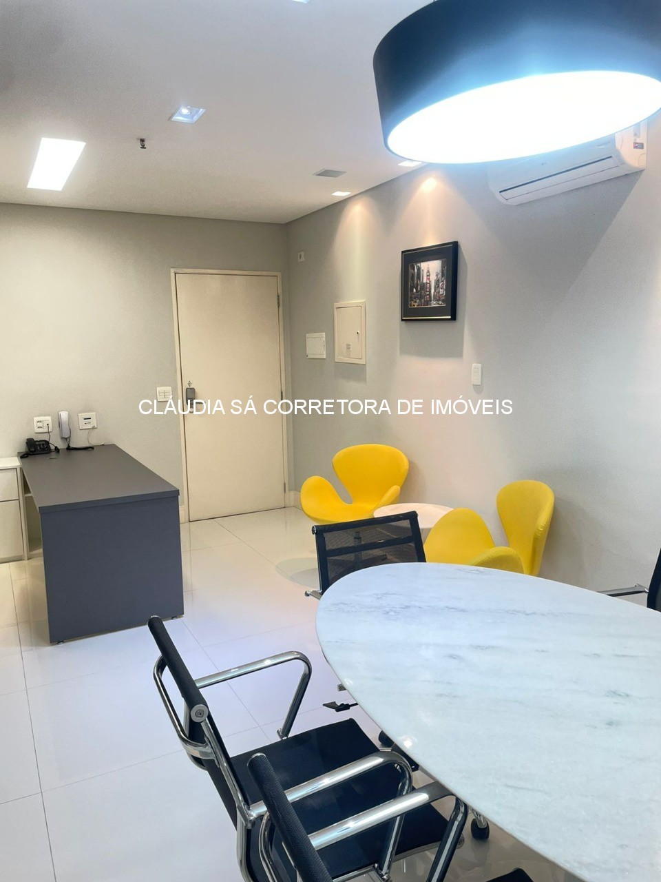 Sala Comercial de Alto Padrão no Jardim Anália Franco: Venda ou Locação - 1 Sala, 1 Banheiro, 1 Copa, 1 Vaga de Garagem - 53m²