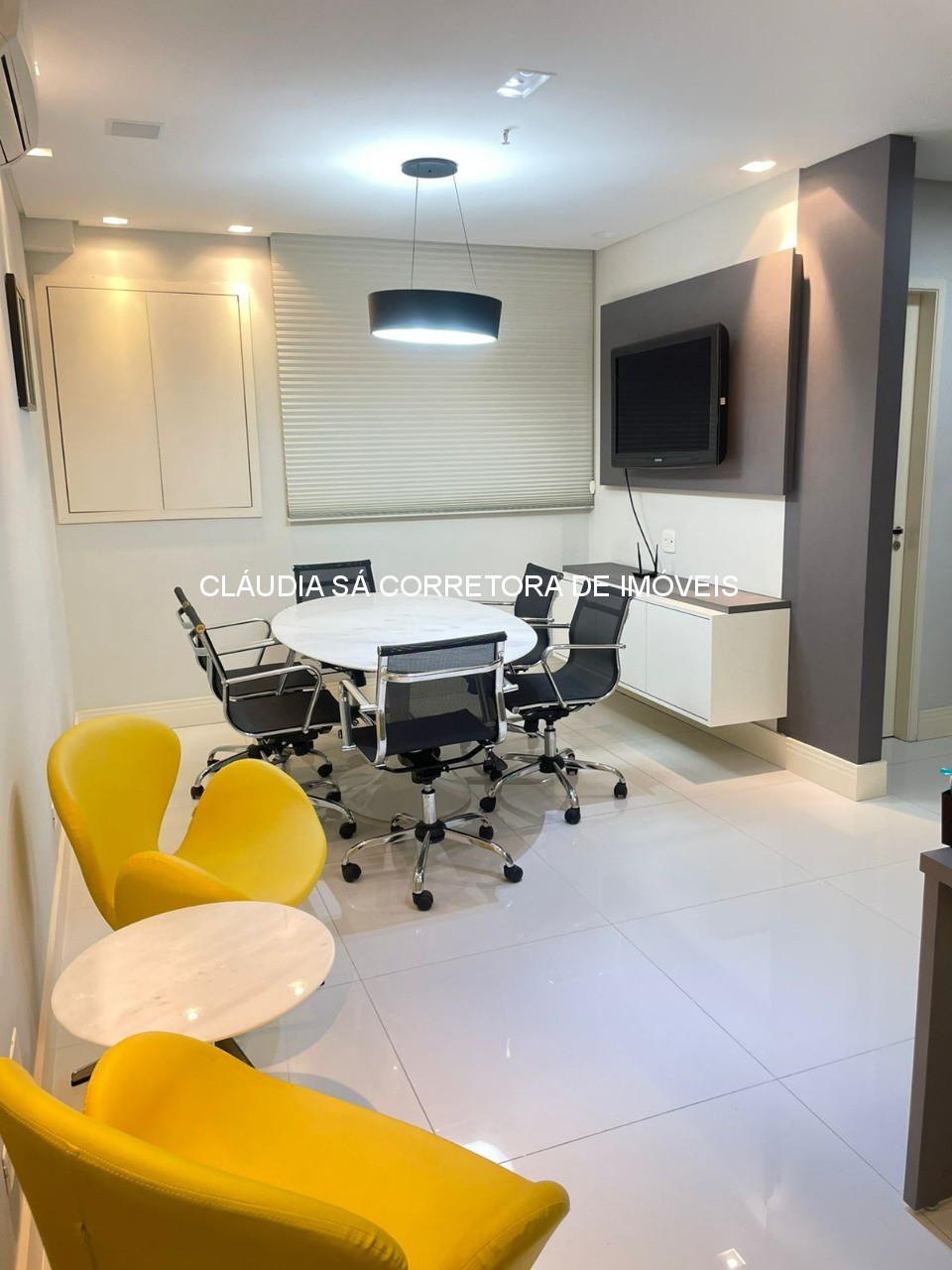 Sala Comercial de Alto Padrão no Jardim Anália Franco: Venda ou Locação - 1 Sala, 1 Banheiro, 1 Copa, 1 Vaga de Garagem - 53m²