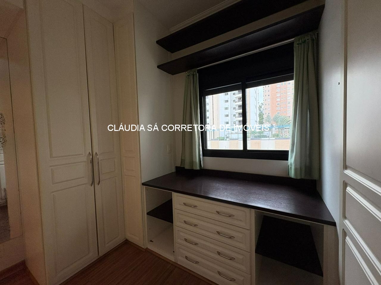 Apartamento mobiliado à venda em São Paulo - Jardim Anália Franco: 3 quartos, 3 suítes, 1 escritório, 2 salas, 4 banheiros, 4 vagas, 120m².