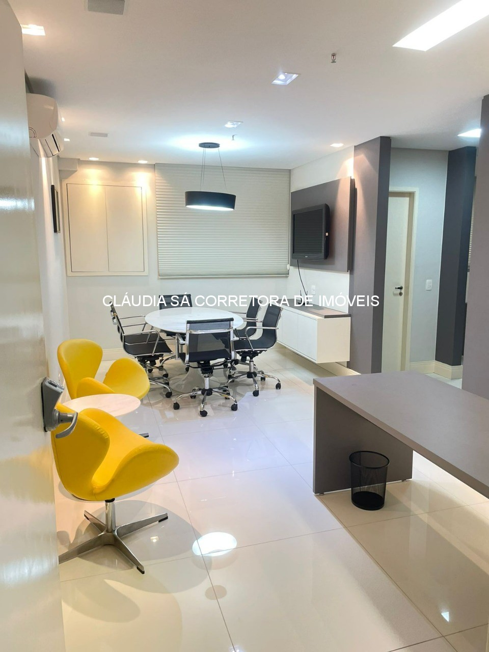 Sala Comercial de Alto Padrão no Jardim Anália Franco: Venda ou Locação - 1 Sala, 1 Banheiro, 1 Copa, 1 Vaga de Garagem - 53m²
