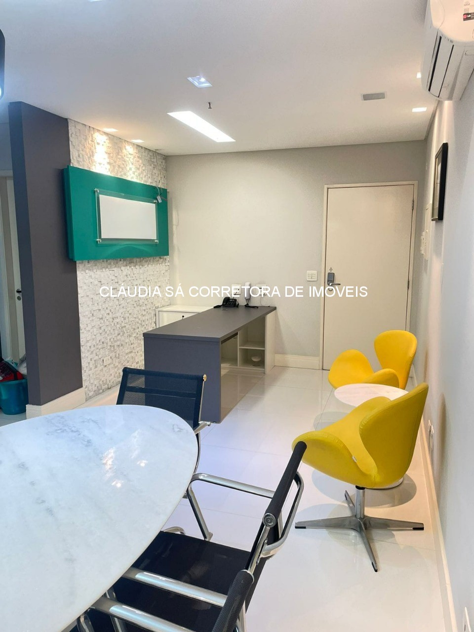 Sala Comercial de Alto Padrão no Jardim Anália Franco: Venda ou Locação - 1 Sala, 1 Banheiro, 1 Copa, 1 Vaga de Garagem - 53m²