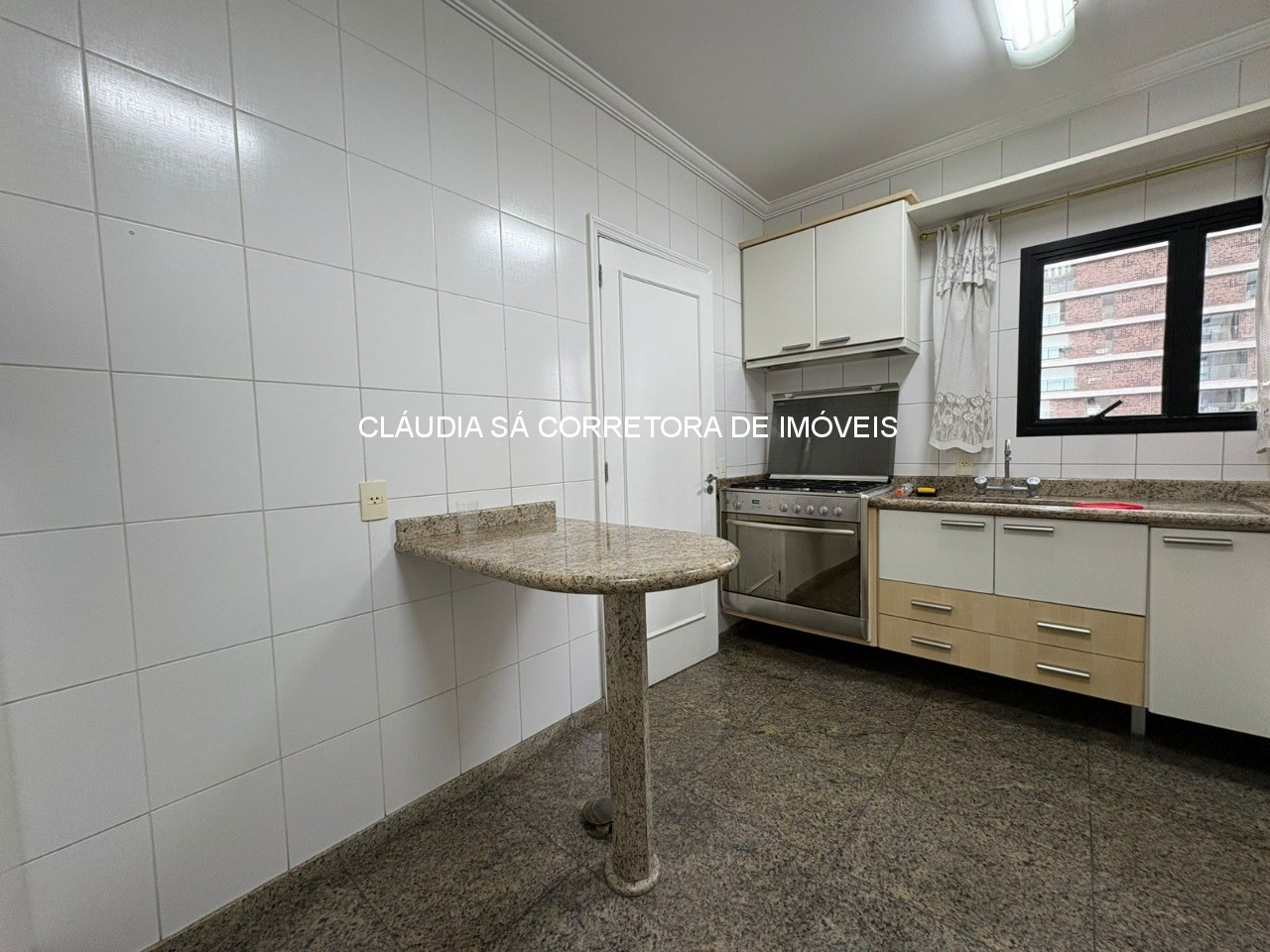 Apartamento mobiliado à venda em São Paulo - Jardim Anália Franco: 3 quartos, 3 suítes, 1 escritório, 2 salas, 4 banheiros, 4 vagas, 120m².