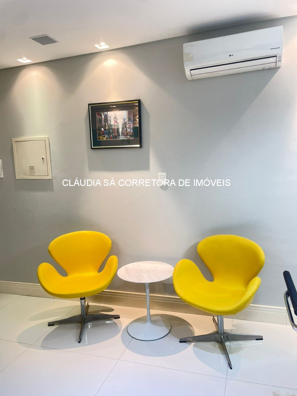 Sala Comercial de Alto Padrão no Jardim Anália Franco: Venda ou Locação - 1 Sala, 1 Banheiro, 1 Copa, 1 Vaga de Garagem - 53m²