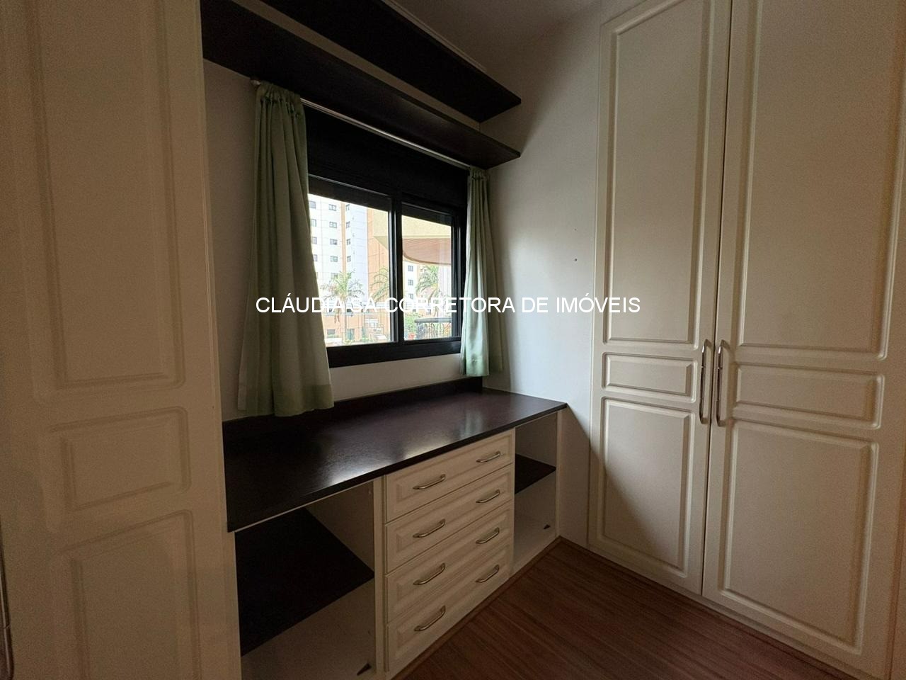 Apartamento mobiliado à venda em São Paulo - Jardim Anália Franco: 3 quartos, 3 suítes, 1 escritório, 2 salas, 4 banheiros, 4 vagas, 120m².