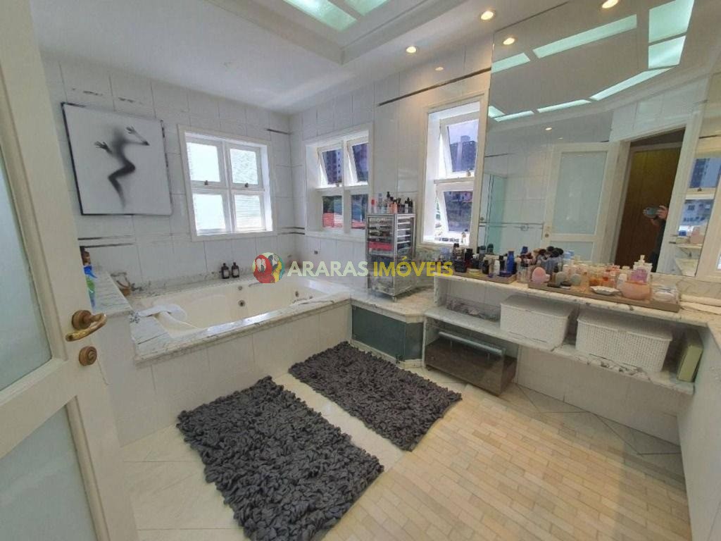 Sobrado de alto padrão no Centro de São Bernardo do Campo, 527 m² , com 4 dormitórios (2 suítes amplas) por R$ 3.600.000,00