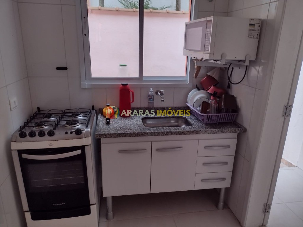 Casa térrea em condomínio fechado