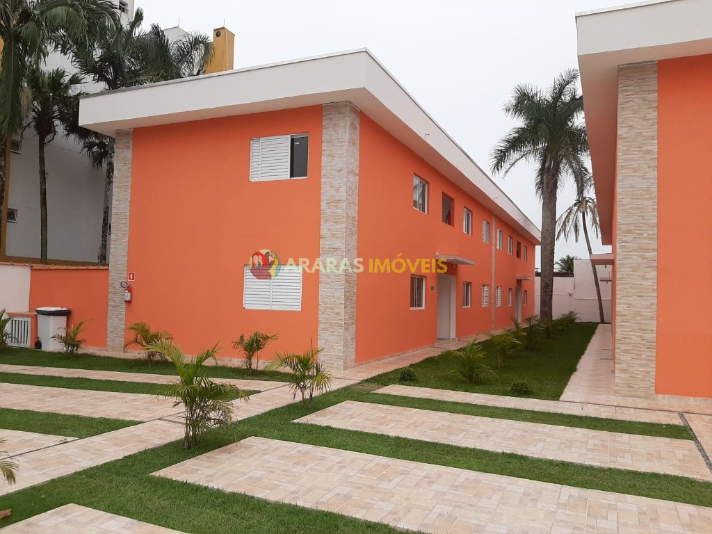 Casa térrea em condomínio fechado