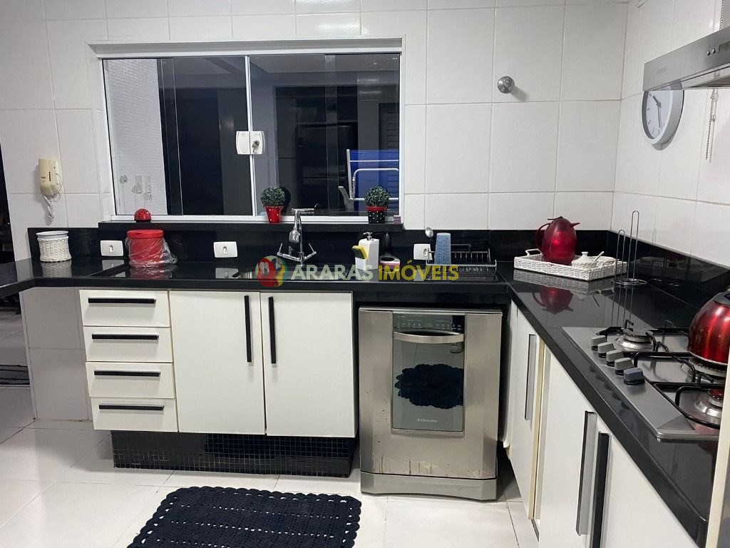 Casa em condomínio com 4 dormitórios à venda, 300 m² por R$ 