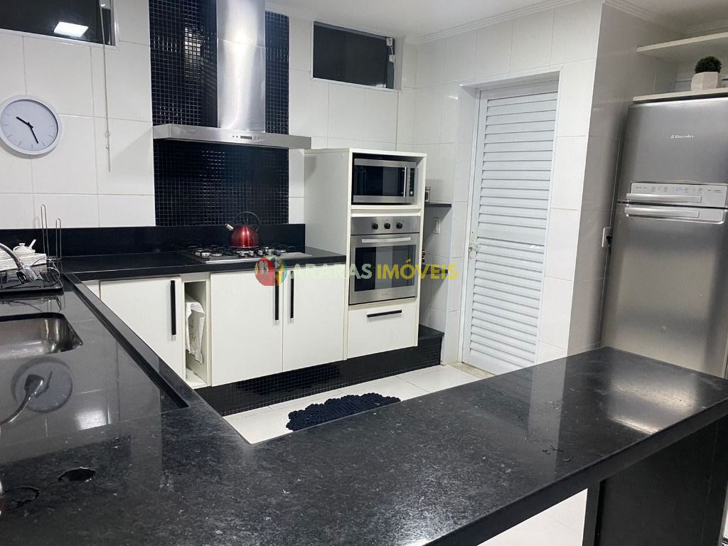 Casa em condomínio com 4 dormitórios à venda, 300 m² por R$ 