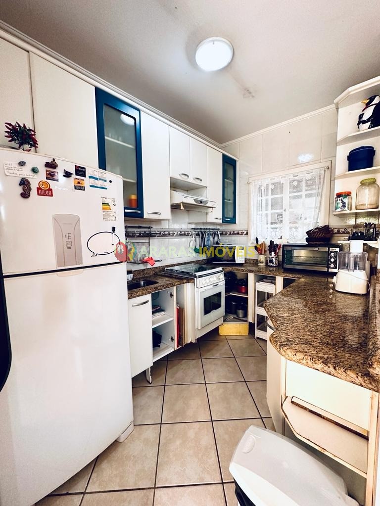 Sobrado mobiliado em villagio frente para o mar por R$ 550.000,00 no maitinga-bertioga/sp
