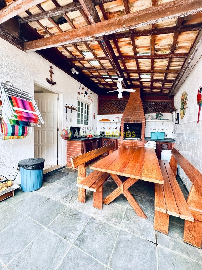 Sobrado mobiliado em villagio frente para o mar por R$ 550.000,00 no maitinga-bertioga/sp