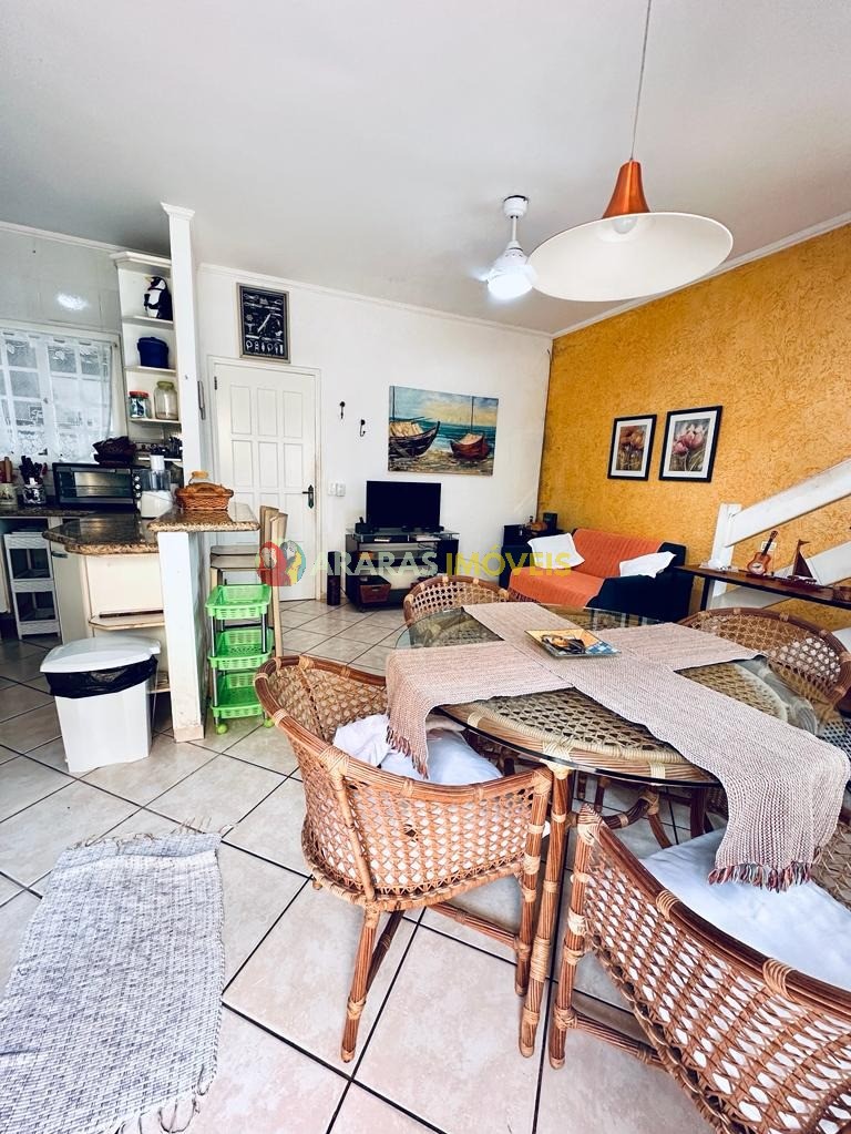 Sobrado mobiliado em villagio frente para o mar por R$ 550.000,00 no maitinga-bertioga/sp