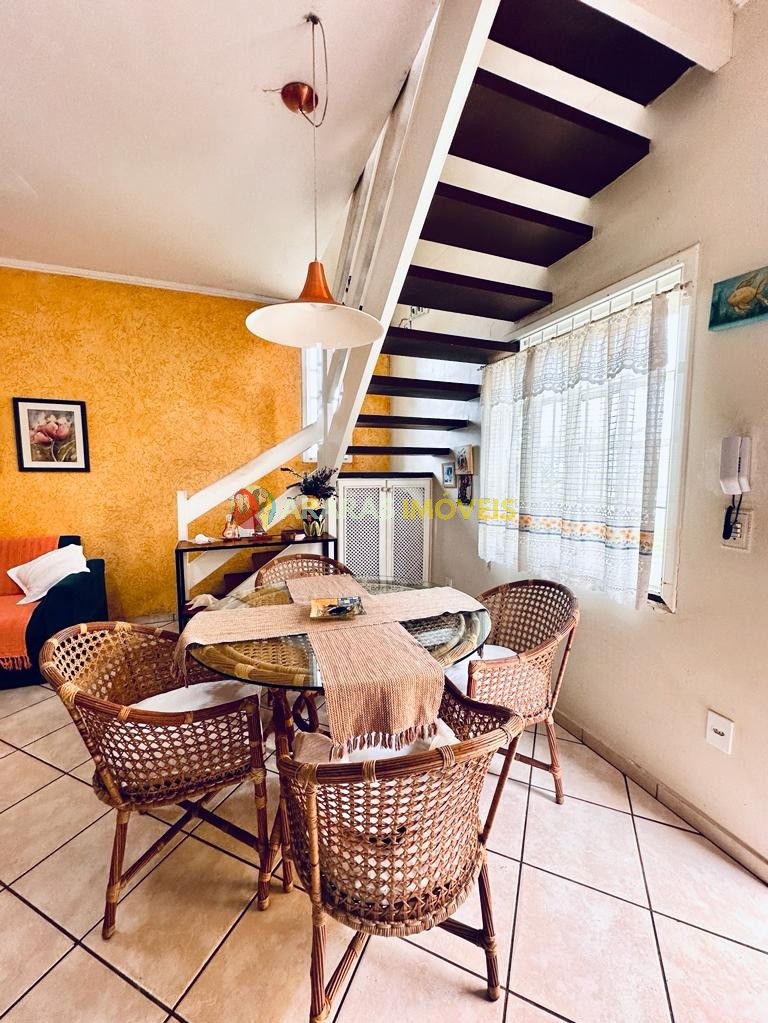 Sobrado mobiliado em villagio frente para o mar por R$ 550.000,00 no maitinga-bertioga/sp