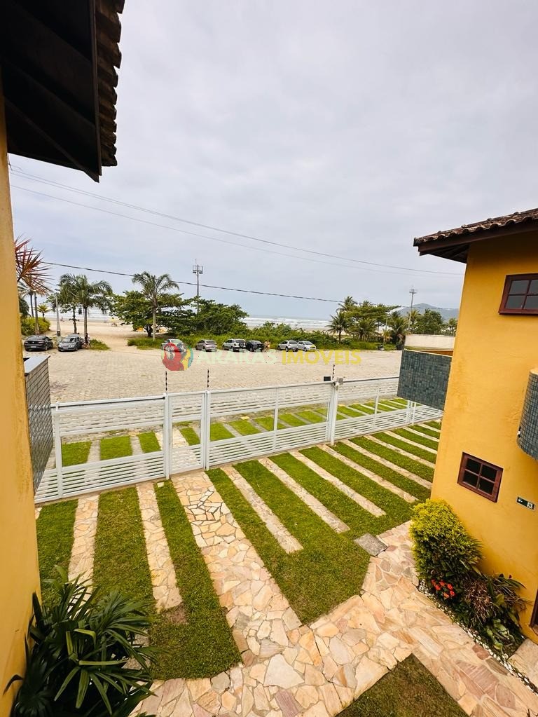 Sobrado mobiliado em villagio frente para o mar por R$ 550.000,00 no maitinga-bertioga/sp