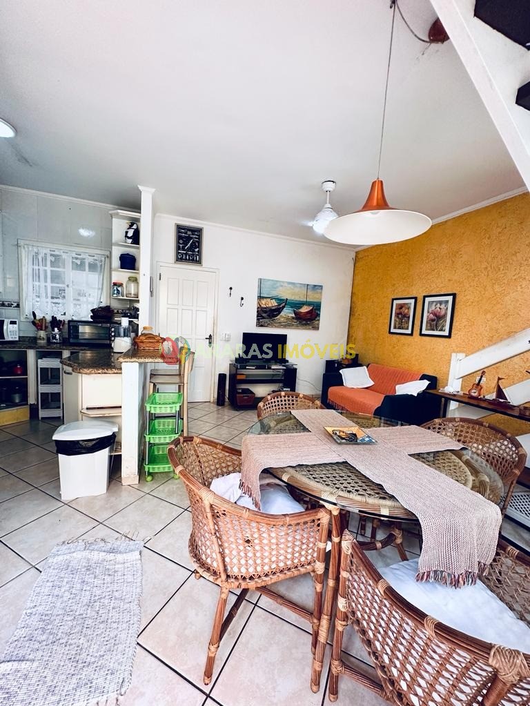 Sobrado mobiliado em villagio frente para o mar por R$ 550.000,00 no maitinga-bertioga/sp