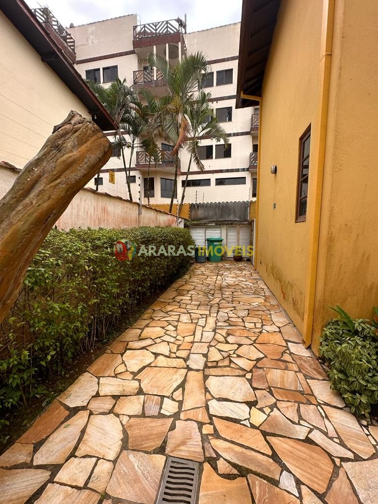 Sobrado mobiliado em villagio frente para o mar por R$ 550.000,00 no maitinga-bertioga/sp