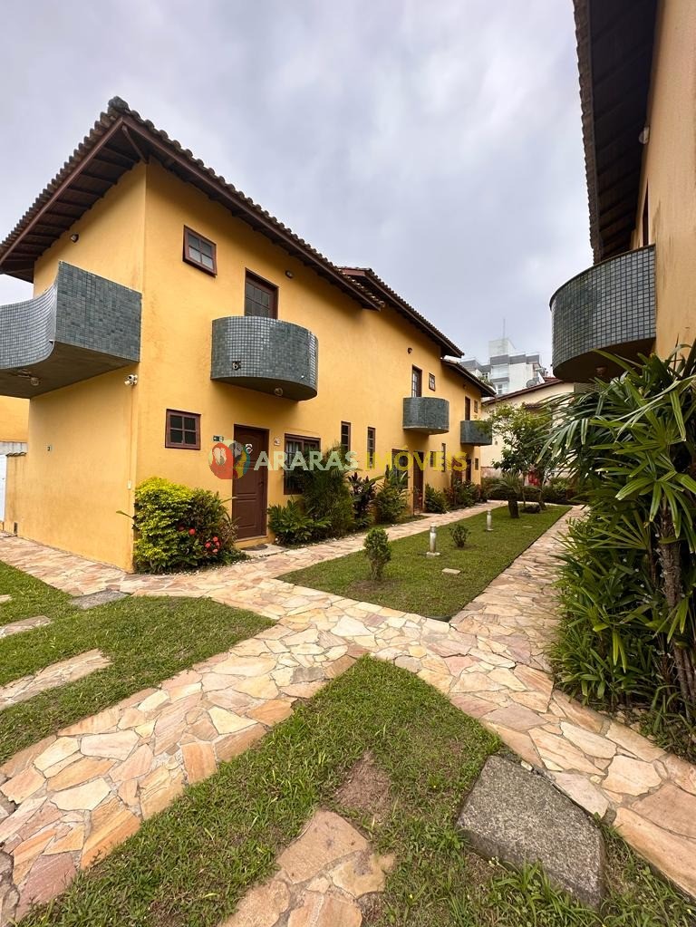 Sobrado mobiliado em villagio frente para o mar por R$ 550.000,00 no maitinga-bertioga/sp