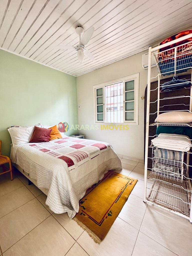 Sobrado mobiliado em villagio frente para o mar por R$ 550.000,00 no maitinga-bertioga/sp