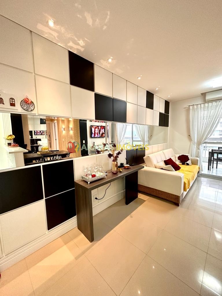 Apartamento com 2 dormitórios à venda, 79 m² por R$ 901.000,