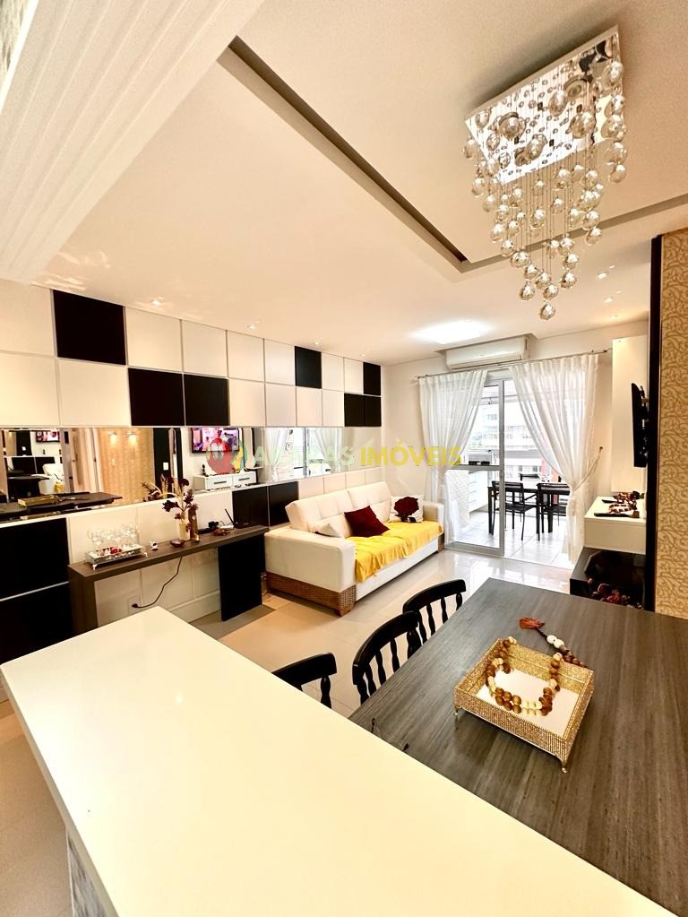 Apartamento com 2 dormitórios à venda, 79 m² por R$ 901.000,