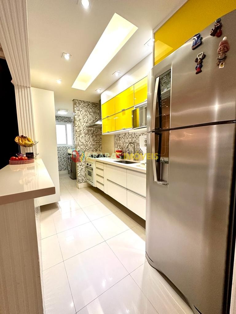 Apartamento com 2 dormitórios à venda, 79 m² por R$ 901.000,
