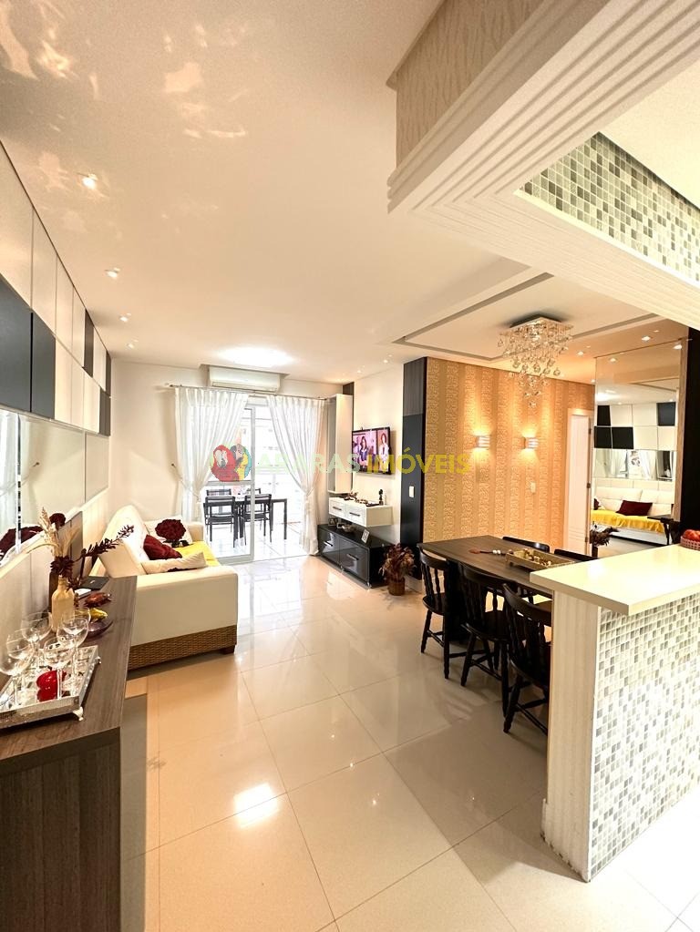 Apartamento com 2 dormitórios à venda, 79 m² por R$ 901.000,