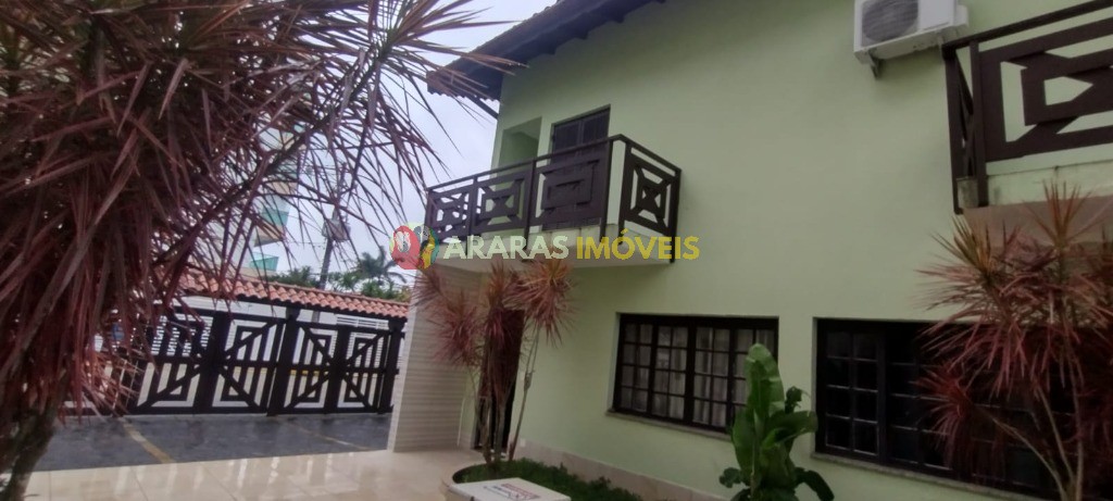 Casa em village com 3 suites a venda - R$ 780.000,00
