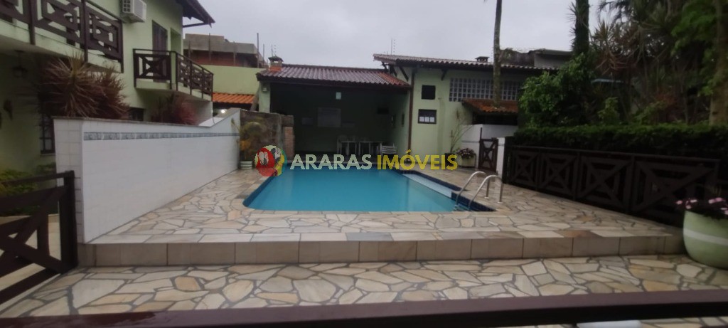 Casa em village com 3 suites a venda - R$ 780.000,00