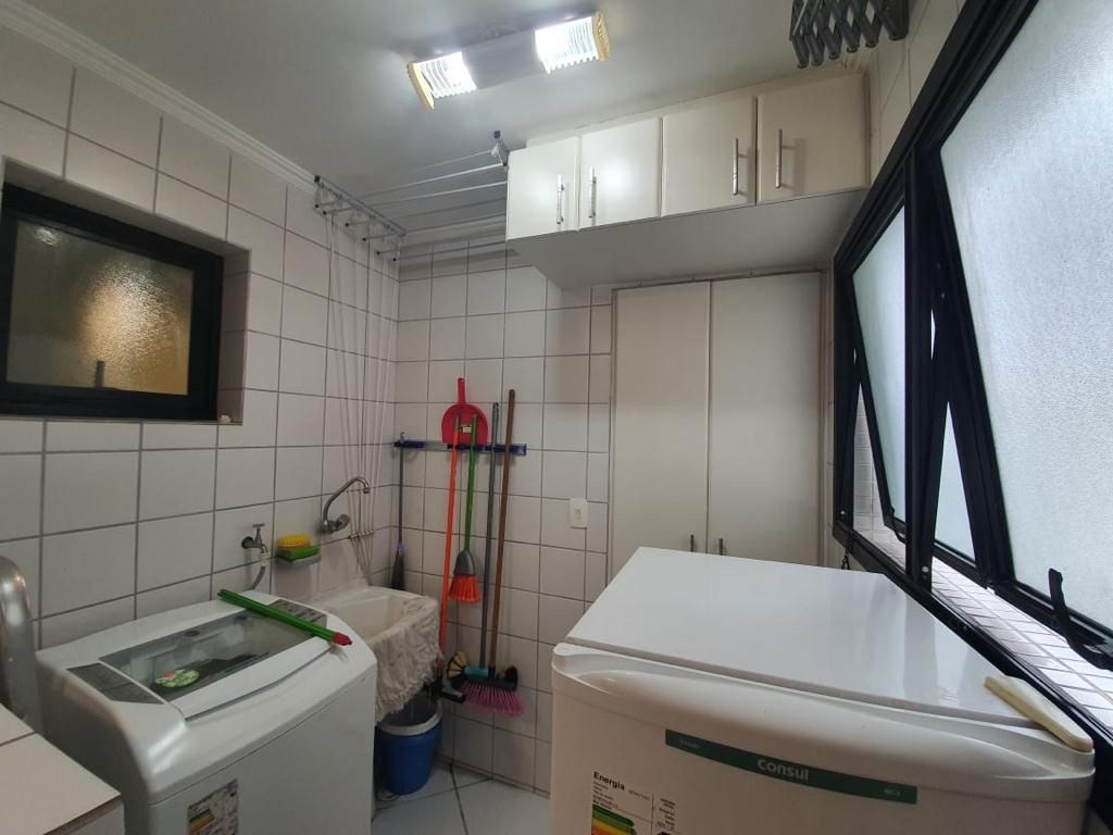 Apartamento com 4 dormitórios à venda, 142 m² por R$ 2.800.0