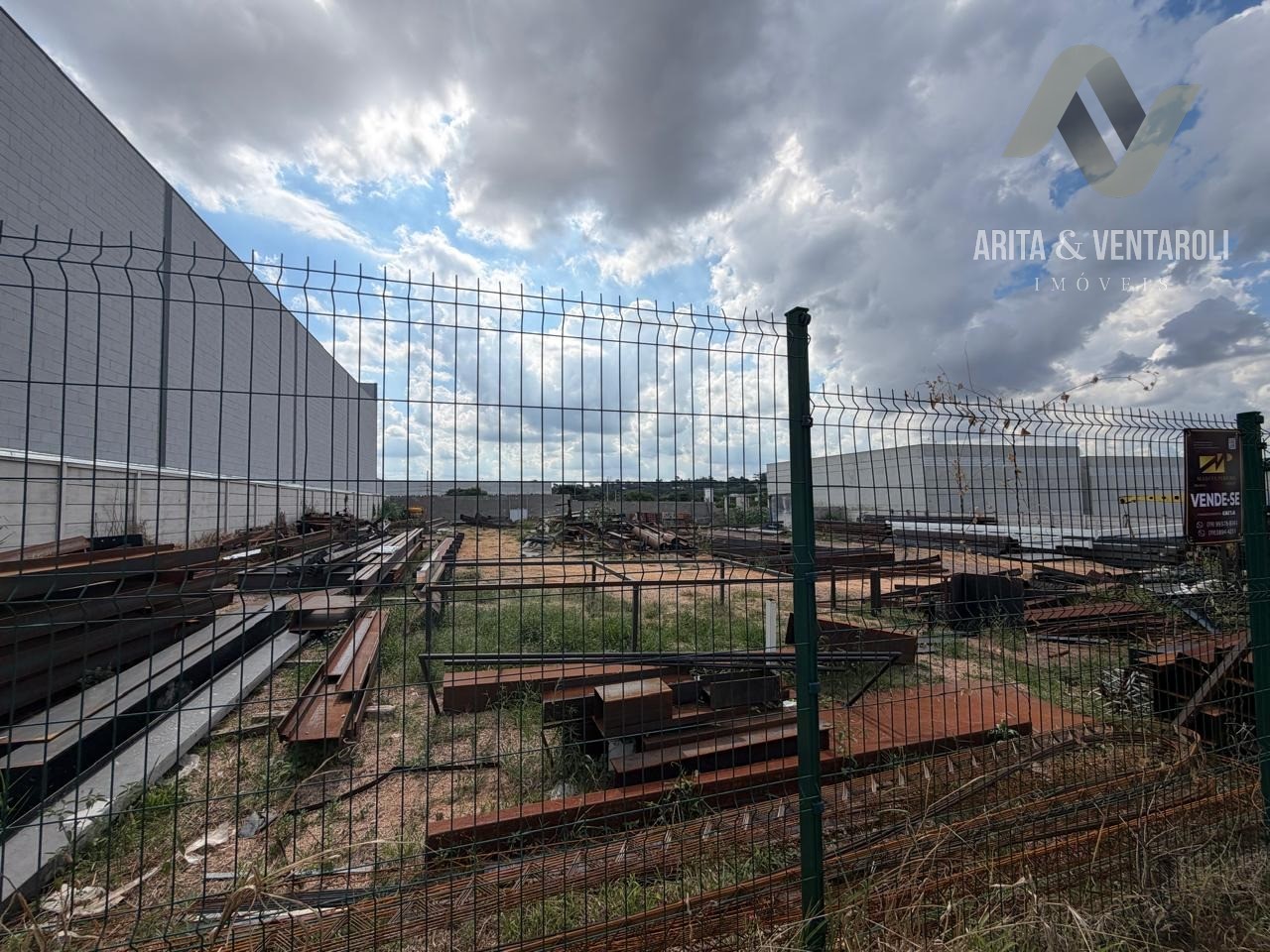 Loteamento e Condomínio, 2025 m² - Foto 2
