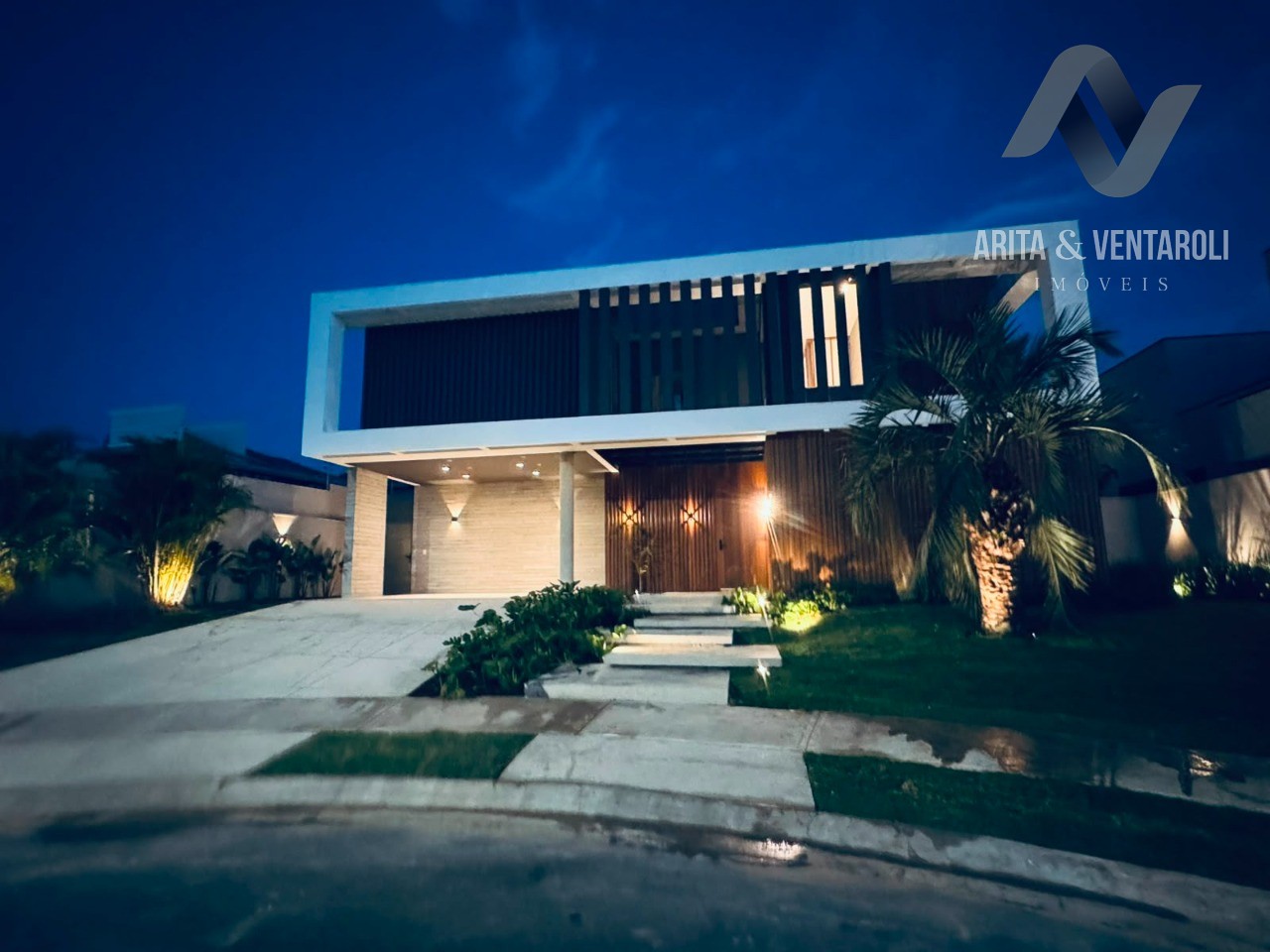 Casa, 4 quartos, 335 m² - Foto 1