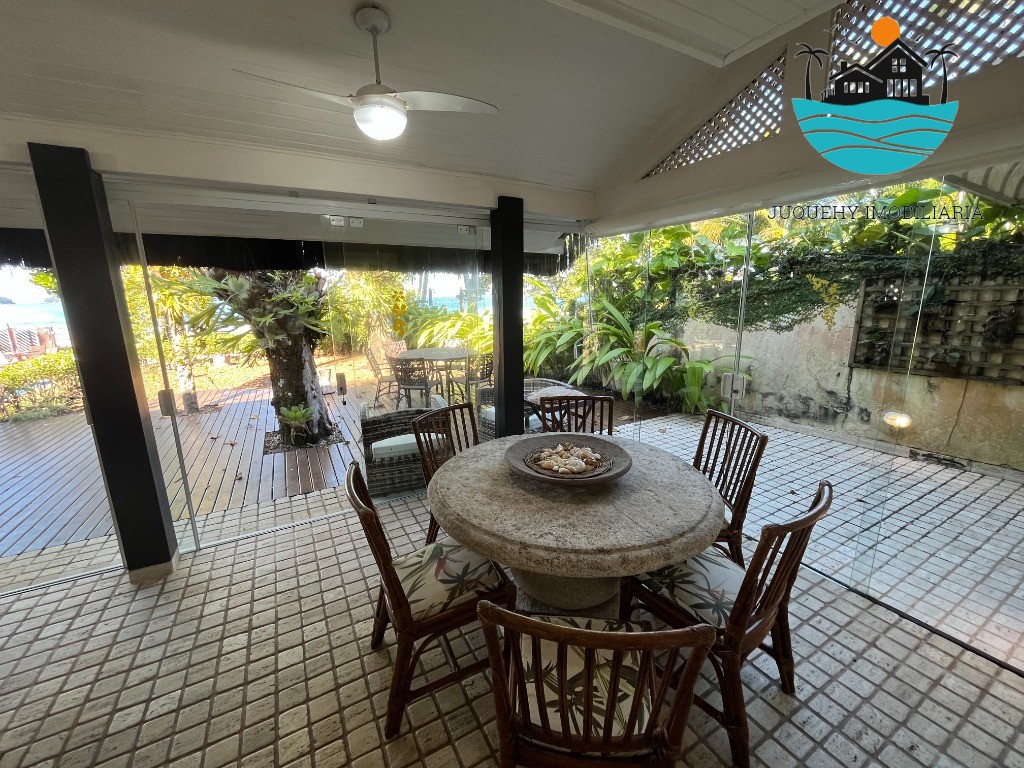 Casa em condomínio pé na areia c/ vista ao mar para venda e locação em Juquehy com 4 suítes, 10 pes. 201m² de área construída Juquehy Imobiliária