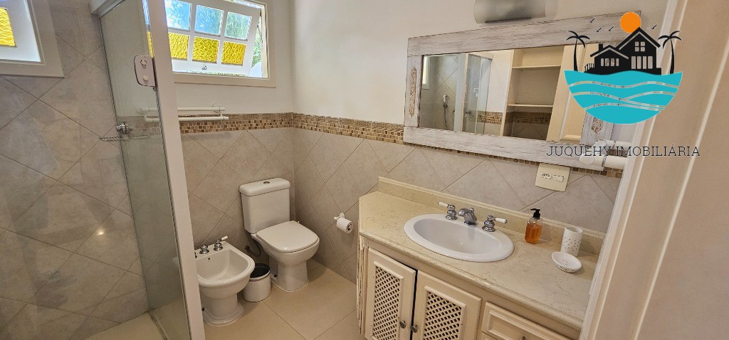 Casa para alugar em condomínio fechado pé na areia com vista ao mar em Juquehy, com 4 suítes, - Acomodação máx. 10 pessoas Juquehy Imobiliária