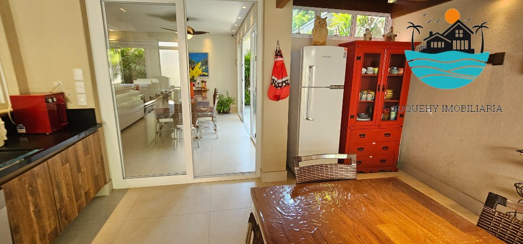 Casa em condomínio pé na areia - Temporada, com 5 suítes, 1 térrea, serviço de praia, acomodação para 14 pessoas, 4 vagas Juquehy Imobiliária