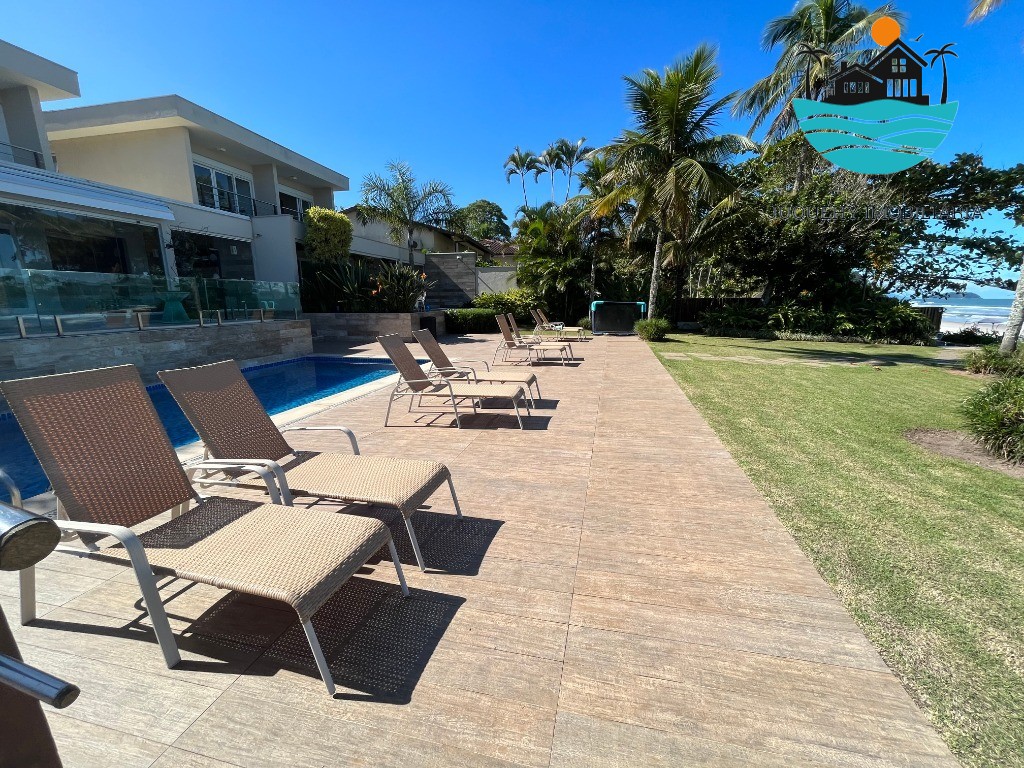 Casa em condomínio pé na areia - Temporada, com 5 suítes, 1 térrea, serviço de praia, acomodação para 14 pessoas, 4 vagas Juquehy Imobiliária