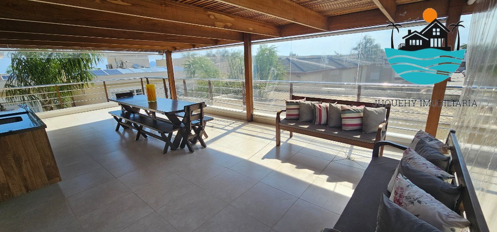 Casa em condomínio pé na areia - Temporada, com 5 suítes, 1 térrea, serviço de praia, acomodação para 14 pessoas, 4 vagas Juquehy Imobiliária