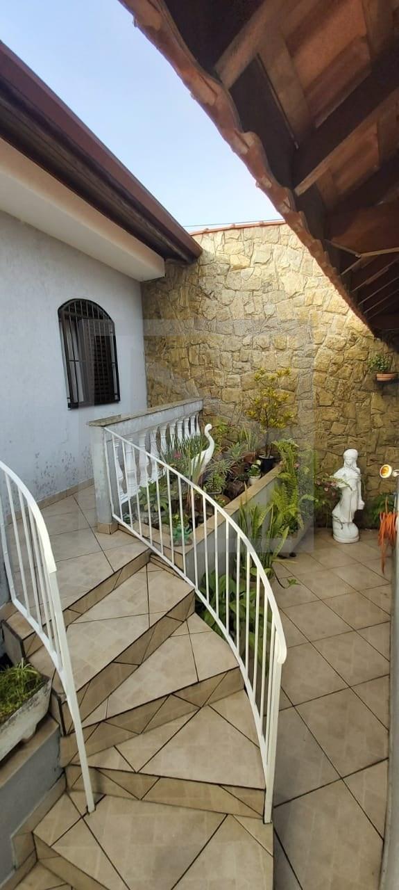 Casa para Venda - 300m², 4 dormitórios, sendo 2 suites, 4 vagas - Vila dos Remédios