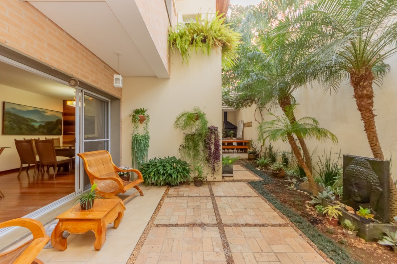 Casa, 6 quartos, 369 m² - Foto 1