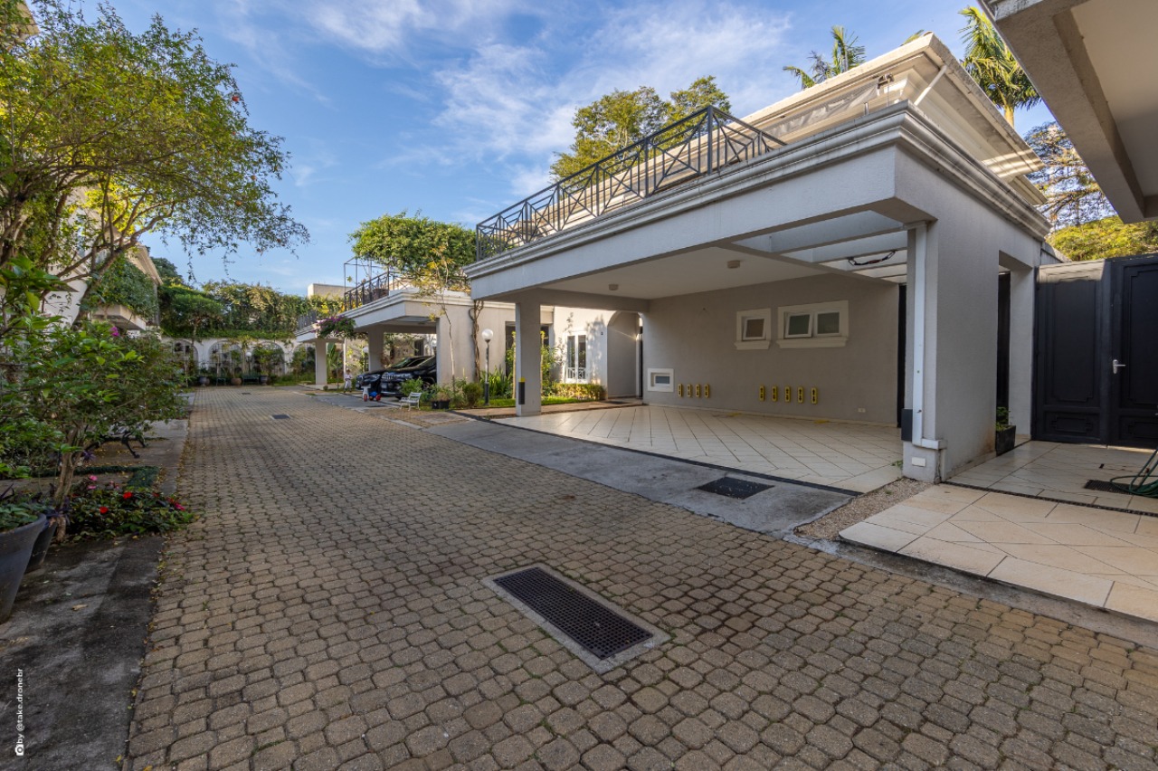 Casa, 4 quartos, 245 m² - Foto 1