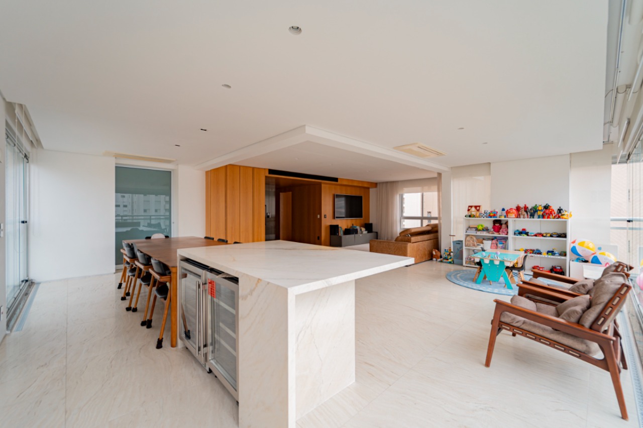 Apartamento, 3 quartos, 220 m² - Foto 1