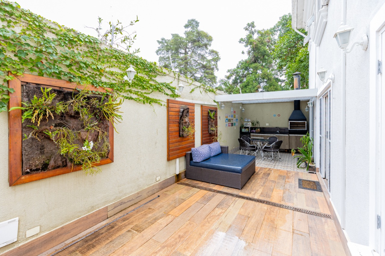 Casa, 4 quartos, 245 m² - Foto 1