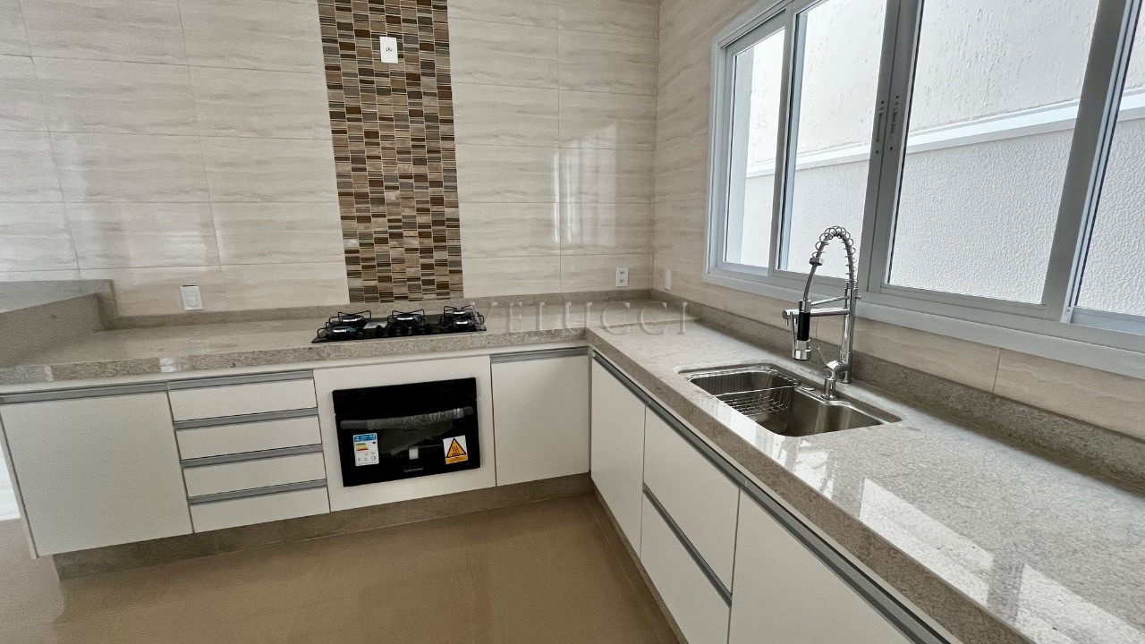 Casa, 3 quartos, 211 m² - Foto 1