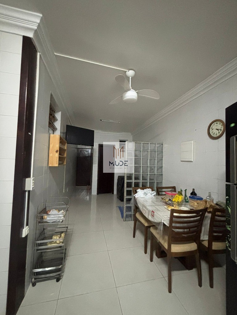 Casa à venda com 5 quartos, 307m² - Foto 18