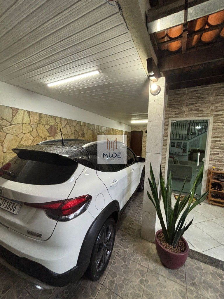 Casa à venda com 5 quartos, 307m² - Foto 2